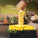 Extra Supermercati inaugura la “frutta a cascata” che si può ammirare in reparto già oggi
