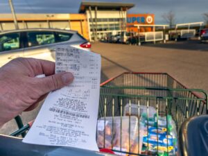 Altroconsumo ci dice quali sono i supermercati più convenienti e le città dove la spesa costa meno